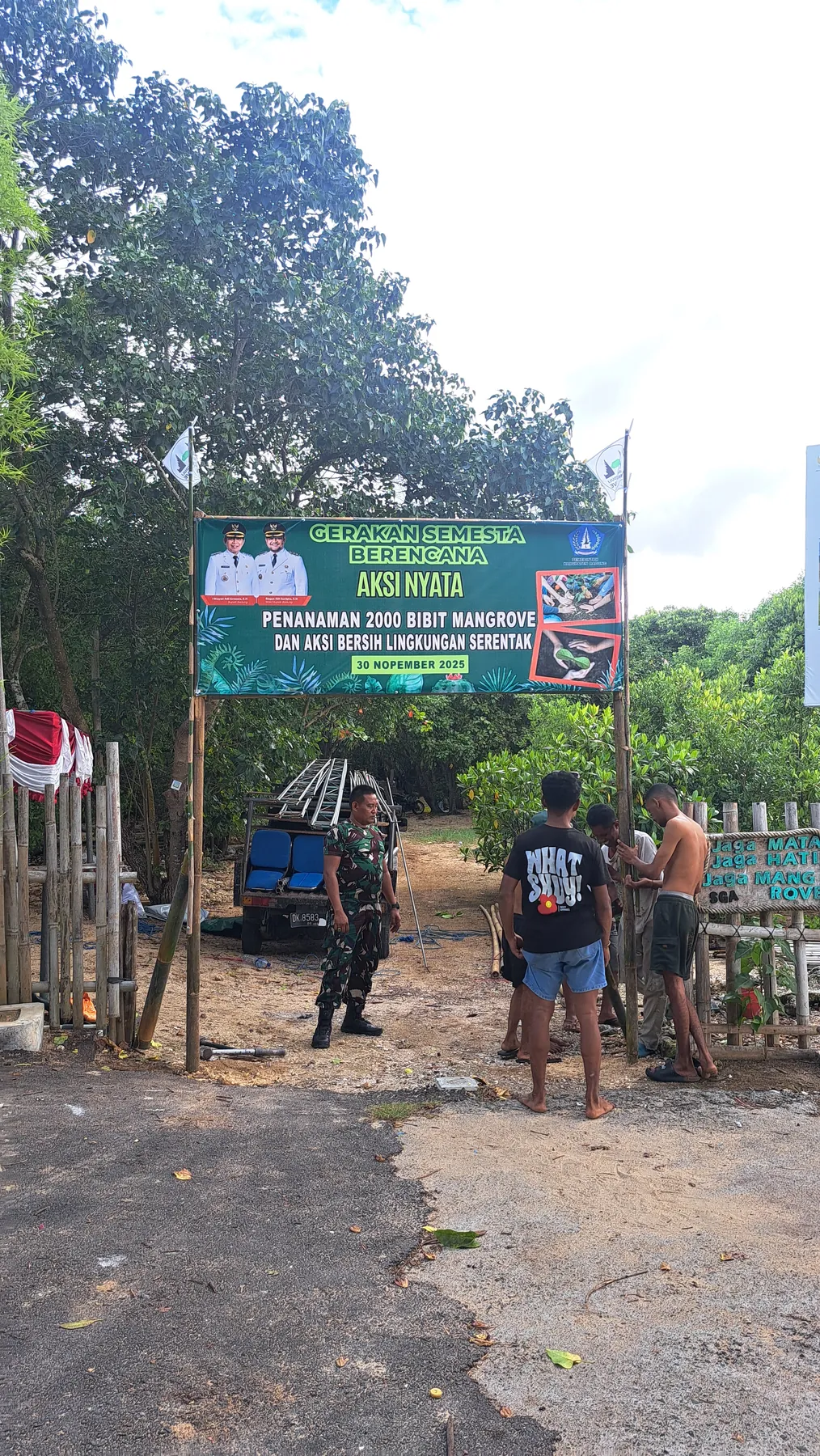 Gotong Royong Semesta Berencana: Penanaman Pohon & Bersih Sampah