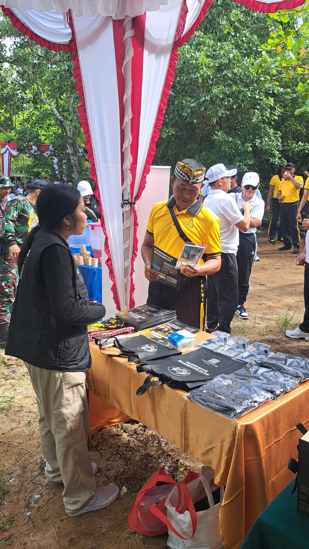 Bupati Badung Beri Apresiasi yang Tinggi kepada FPMB saat Tanam 2 Ribu Mangrove di Benoa