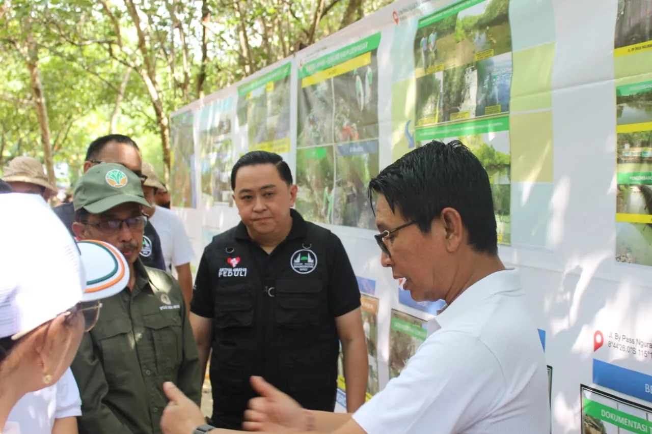 Gotong Royong Semesta Berencana: Penanaman Pohon & Bersih Sampah