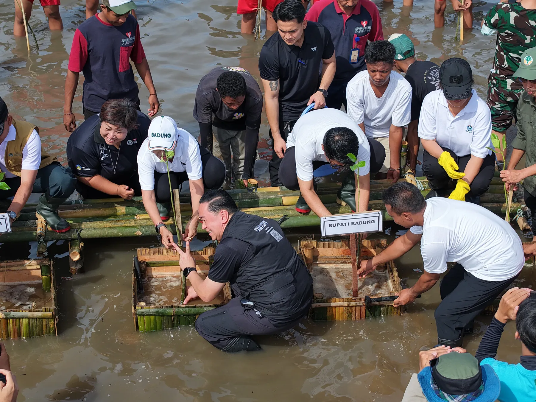 Gotong Royong Semesta Berencana: Penanaman Pohon & Bersih Sampah
