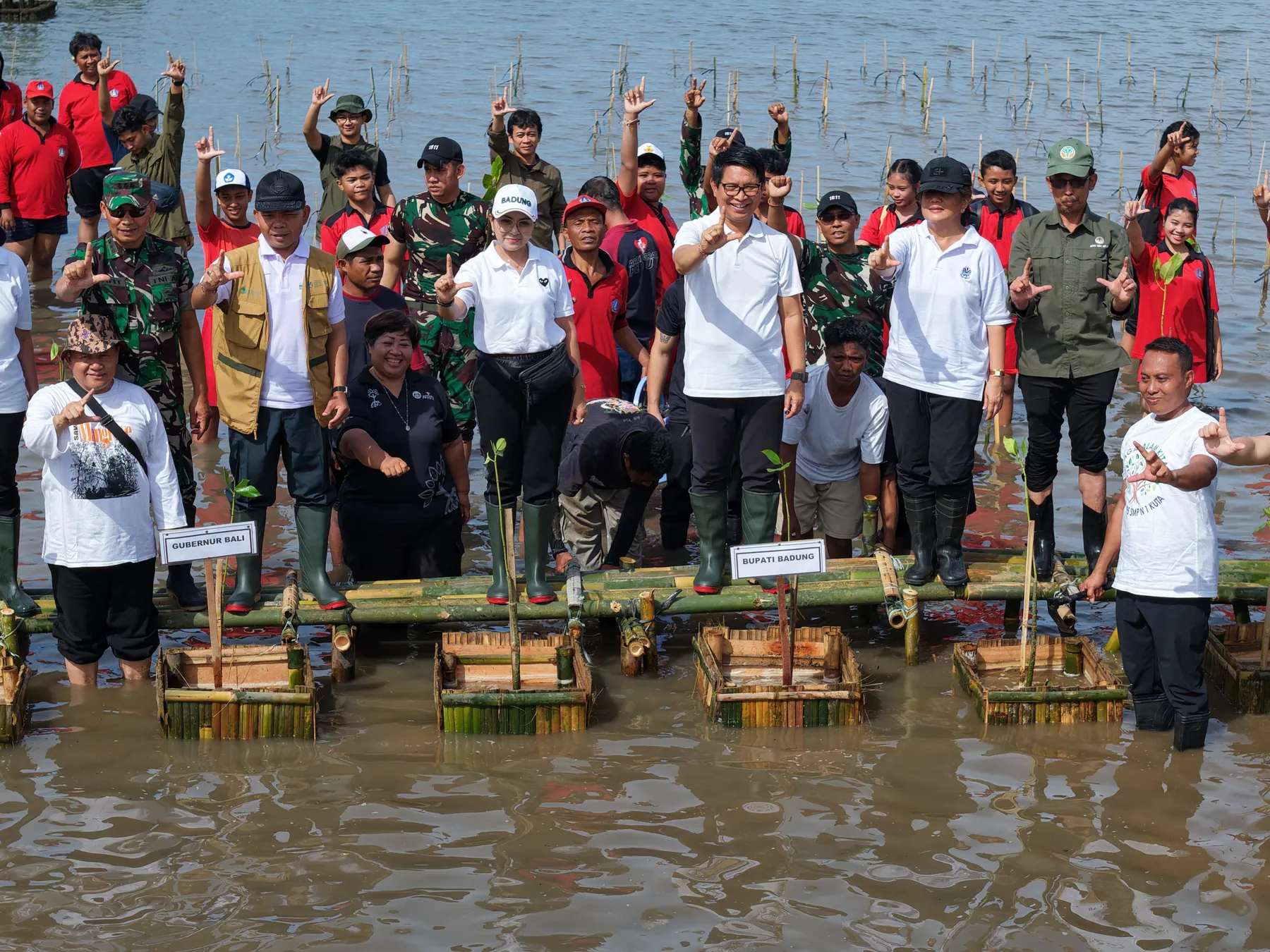 Gotong Royong Semesta Berencana: Penanaman Pohon & Bersih Sampah